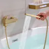 Gebürstete goldene Badewanne Duschmischer Wasserhahn Wandmontage Badezimmer Wannenmischer Hahn mit Handdusche Bidet Set Mattschwarze Mode