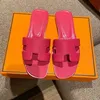 Darmowa wysyłka Chypre Sandal Women Designer Slides Sandałów Kapcia Słonecznie skórzane szkiełka luksusowe damskie sandały Sandały Sandały Sandały