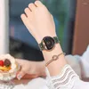 Montre-bracelets conception de cadran semi-cercle Strap de cuir personnalité Quartz Regardez les accessoires pour femmes pour femmes petites femmes élégantes