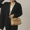 Yeni işlemeli küçük kare çanta gökkuşağı zinciri kadınların tek omuz crossbody çantaları 2024 deri tasarımcı çanta zinciri hobo çantası 240410