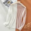 Tope z długim rękawem Seksowne kobiety zobacz przez przezroczystą koszulkę Sheer Sunshreen Wewnętrzne zużycie koszulki szyfonowe Top 240403