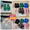 Topkwaliteit luxe slippers nieuwe stijl designer sandalen dames fluwelen materiaal strass klittenband klittenband gai party platform slip-on maat 35-42 offical schuifregelaar