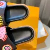 2023 Coppie nuove coppie Mandarin Shower Sandals Slides Slifor Designer Designer Donne allenatore Modelli di coppie Slifori 01