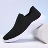 Scarpe casual da uomo slip-on leggero sport leggero estate e colore solido autunno versatile