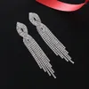 Boucles d'oreilles en peluche 1pair9.8x1.5cmeuropéen et américaine Cross Long Tassel Bridal Wedding Stage Atmospheric