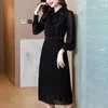 Lässige Kleider Korean Stylish Plissee Midi Kleid A-Linie Frühling Herbst Elegante Schalband Bow Frauenkleidung Helle Linie Dekoration