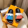 2023 Coppie nuove coppie Mandarin Shower Sandals Slides Slifor Designer Designer Donne allenatore Modelli di coppie Slifori 01