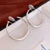 Clip circolare minimalista senza fori per le orecchie, nicchia, stile elegante cool, gioielli di fascia alta alla moda e versatile per le donne