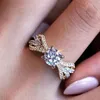 Met zijstenen Huitan Wedding Anniversary Bands tweekleurig ontwerp CZ Fashion Year Party Rings for Women Geschikte paren