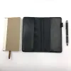 Notes de carnet A6 Pocket Leather Notebook Agenda 2024 Jour hebdomadaire Planificateur Auto rempli de notes Small Note With Pen Student Office Stationery