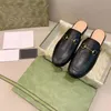 Slipare kvinnor Princetown Autumn Winter Warm Wool Slipper Classic Metal Buckle Brodery Sandaler Men Leather Half toffel Mönster Slides