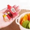 2pcs / set 25 ml de condiments bouteilles avec couvercles de capuchon de bouchon