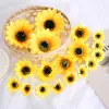 10pcs Mini Silk Tournesol Tête de fleur artificielle pour les décorations de fête de mariage DIY Scrapbooking Croutage de couronne de fausses fleurs