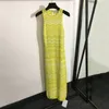 Vestidos de coletes de malha de onda feminino designer skirs hollow estilo de férias roupas longas roupas de vestido