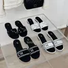 Designer Luxus Sandalen Sommer Heiße Strandschuhe Frauen Pantoffeln kleine Diamant -Flachschuhe Frauen Sommer Open Tobe Mode Caligae