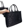 Handbag Designer 50% Remise sur les sacs féminines de marque chaude Nouveau sac fourre-tout brodé d'épaule unique grande capacité simple mode simple