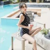Vårbaddräkt Sexig bröstkamration Täck Belly Thin White Dot Printed One Piece Black Swimsuit246a