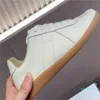 Designerschuhe Repliking mm ausschneiden lässige Schuhe lässige Maison -Herren -Trainer Orangen Zapatos weiß