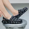 SLIPPER MANNEN VROUWEN EVA BUBLE BALL SANDALEN SANDALEN ZOMER INDOOR MASSAGE BUITENSCHOOTSCHOENEN CUNTE GEOPLOWEN TOE ANTI-SLIP FASHIER DESESIGER 240409