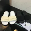 Hög version liten doft pärla tofflor kvinnlig 2024 sommar ny platt utanför slitage all-match pärlvatten tidvatten varumärke berömda designer kvinnor Braid Woven Mule Slide