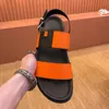 buty męskie Nowe oryginalne skórzane miękkie sandały Sandały męskie Europejska stacja światła luksusowe modne buty nowe klamra oddychająca i wygodna letni pantofel męski