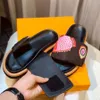 2023 Coppie nuove coppie Mandarin Shower Sandals Slides Slifor Designer Designer Donne allenatore Modelli di coppie Slifori 01