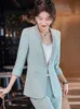 Costumes de femmes Blazers V Neck Thin Costume Femme 2023 Printemps et d'été Nouveau professionnel de la mode coréenne Portez une veste décontractée à demi-manches Blazer C240410