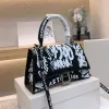 Designer väskor mode kvinnor crossbody axel tygväska handväska lyxgraffiti timglas handväska toppkvalitet läder shopping tote cyg24041003-25