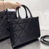 Handbag Designer 50% Remise sur les sacs féminines de marque chaude Nouveau sac fourre-tout brodé d'épaule unique grande capacité simple mode simple