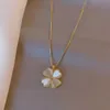 Pendanthalsband Moonstone Clover Pendant Necklace Lover Födelsedagspresent Premium Fashion Jewelry Outlet Glamour Girl Wedding 240410