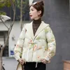 Short Down for Women in Winter 2023, nuovo stile cinese, temperamento dimagrante, lussuosa giacca di cotone stampata con design abbottonato