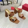 Été populaire pour femmes Sandales 2024 Fashion Luxury Brand Business Business Leisure Travel Letter Logo Women's High Heels Men's Flat Shoes 24.4.10.vn