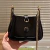 Half Moon Bag Chain Bag axel underarmsäck handväska äkta läderväskor kvinnor lyxiga crossbody väskan gyllene kedja kvinnväskan nyckel kort plånbok crossbody väska