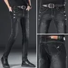 Jeans masculin mode luxe de style coréen stretch stretch concepteur classique slim denim avec couleur unie pour usure décontractée mâle