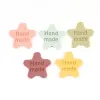 20pcs/lot misto estrela colorida com rótulos de couro em relevo Diy Acessórios de costura artesanais para crianças sacos de vestuário Crafts Tags C3213