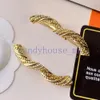 Lüks Stil Marka Mektubu Broş Tasarımcı Takı Kadınlar İçin Broşlar Cazibe Düğün Hediyesi Accessorie Yüksek Kaliteli Paslanmaz Çelik Takı Toptan