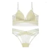 Bras Sets Women Triangular Cup Bra sans anneau en acier sous-vêtements à l'épaule en forme de U Beau ensemble de lacets arrière