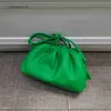 버전 핸드 2024 Venata Bottegss Pouch Bags 클래식 클라우드 가방 크로스 바디 어깨 클립 소프트 P 같은 레이디 크로스 바디 5IV2