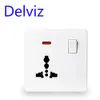 Delviz Wall Power Socket, 13A International Standard Universal 3 Hole, indicateur LED de contrôle commuté, blanc / doré AC 110 250V