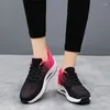 Lässige Schuhe 2024 Frauen rennen Mesh Sneakers Dame atmungsaktives weiches Licht Fitness