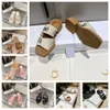 24 Sandalias de diseñadores Cubrimos de goma de mujeres de lujo Mulas Mulas Planas Flatas de letras Diaos zapatillas para mujeres Pinieras de color Pink Summer Plataforma Playa Plataforma Herringbone Zapatos