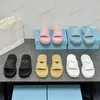 designer sandaler berömda lyxkvinnor virka flatform varumärken glider plattform klackar skjutreglage chunky halm hampa stickad triangel sandles sommar flip flops tofflor skor