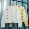 Kvinnors stickor koreanska mode damer stickad jacka rund hals mjukt körsbär mönster cardigan tröja hösten kort vit