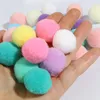 30 pcs / lot Lot mélangé des boules de pompom en forme ronde douce pom moelleux avec aiguille de bricolage de bricolage artisanat jouet de couture fournitures de 25 mm de dia.