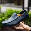 Casual skor italienska herr sommarmän loafers äkta lädermockasiner lätt andningsbar glid på båt jkpudun