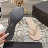 Crystal Flat Slipper Designer Flip-Flop Frauen Strass Strass-Flachrutschen Bling Flip Flop Leder Outwear Strand Sandale bequeme Sandalen Schuhe mit Kasten