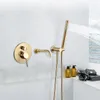 Ванная комната с матово -золотой настенной горой дождь на головку головки латунные портативные душевые смесители роскошная ванная комната для душа