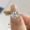 Anéis de banda DW Sparkling 1-5ct Magnesia Diamond Ring Womens Solitaire True 925 Sterling Silver Designer Jóias de casamento de luxo J240410