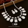 Diamond Eingelegtes quadratisches Rundohrring -Halskettensatz mit Instagram -Stil modisch leichte Temperaturkette Temperament Neue Halsketten