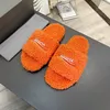 العلامة التجارية Slippers رسالة العلامة التجارية تطريز النعال الفخمة أحذية داخلية دافئة للجنسين الخريف والشتاء